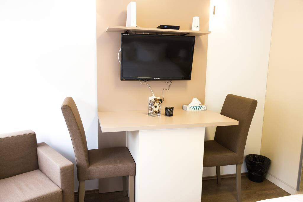 Grand Central Accommodation - Smardan บูคาเรสต์ ภายนอก รูปภาพ